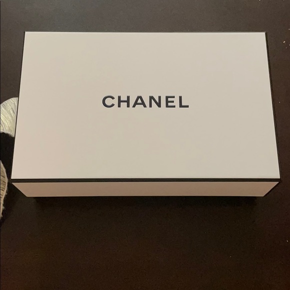 Chanel box !! - Picture 2 of 7